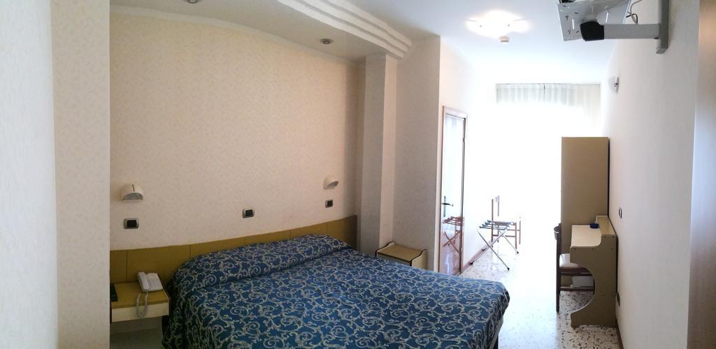 מיסאנו אדריאטיקו Hotel Royal חדר תמונה
