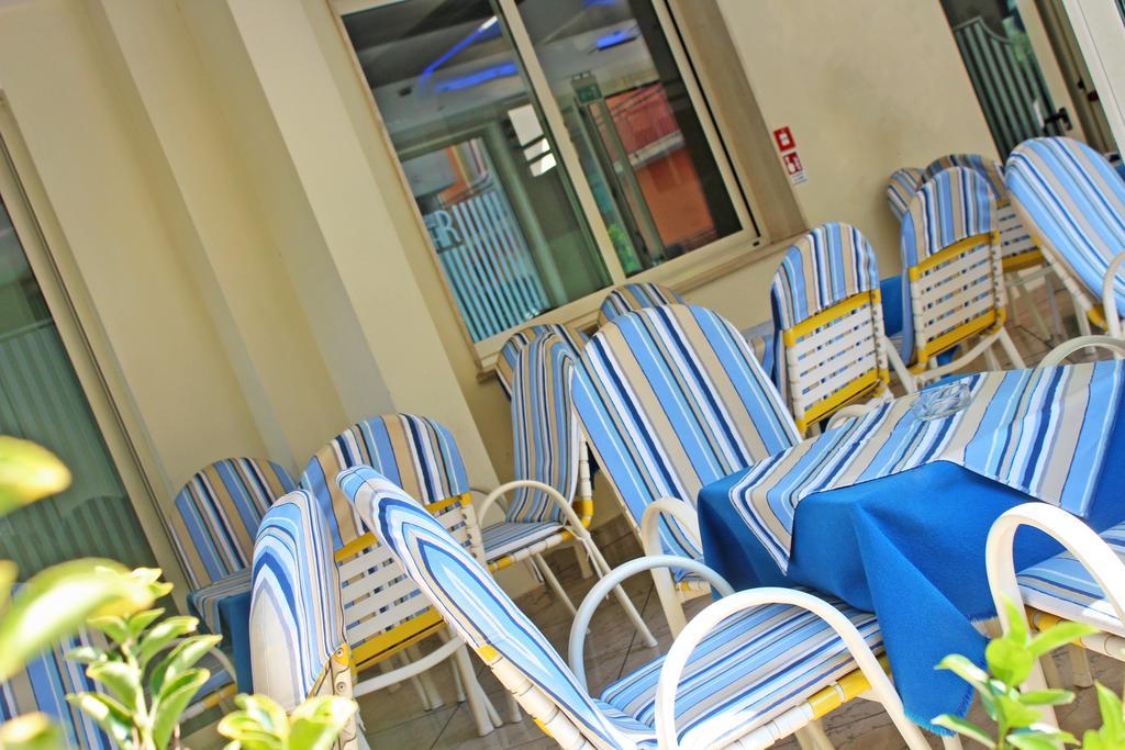 מיסאנו אדריאטיקו Hotel Royal מראה חיצוני תמונה